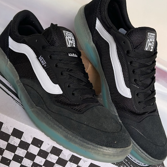 Vans Men’s Ave
Black/White
VN0A5JIBY28
Sneakers - Picture 15 of 16